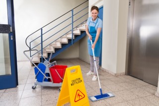 Фото: Какие работы по уборке и с какой периодичностью должна проводить в многоэтажке коммунальная служба?