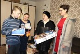 Фото: 12-летний мальчик из агрогородка Гуды принимал подарки от представителей организации «Белорусский союз женщин»