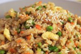 Фото: Без сложных техник: рецепт жареного риса с курицей как в ресторане