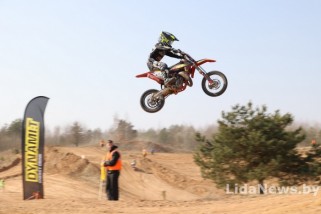 Фото: Праздник скорости, адреналина и мастерства: в Лиде стартовал открытый кубок Республики Беларусь по мотокроссу