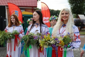 Фото: «Купальская зорка» зажглась у Лидского замка