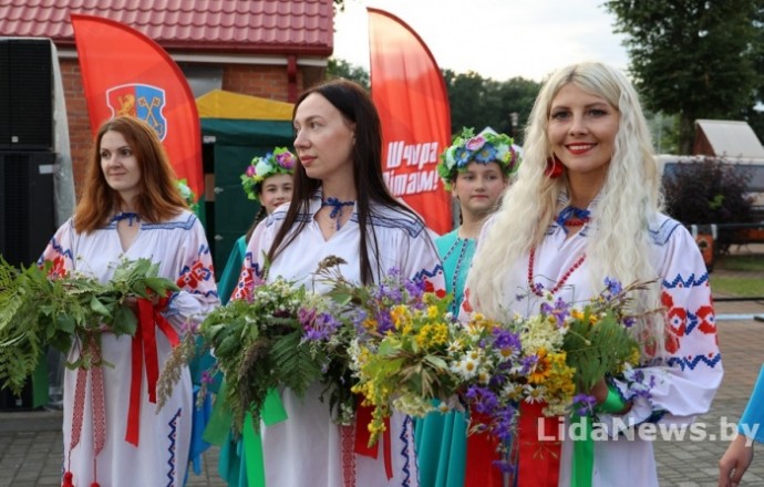 Фото: «Купальская зорка» зажглась у Лидского замка
