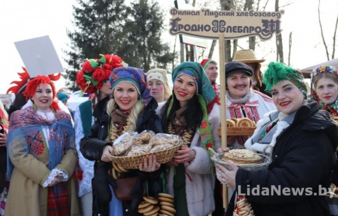Фото: В Лиде шумно и весело проводили Масленицу
