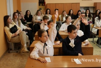 Фото: На базе ГУО «Средняя школа № 16 имени П. М. Машерова» собрались педагоги в рамках регионального проекта «Учитель Белой Руси: уроки любви к Родине»