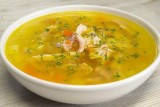 Фото: Вкус, знакомый с детства: рецепт домашнего куриного супа с лапшой Фото: Вкус, знакомый с детства: рецепт домашнего куриного супа с лапшой