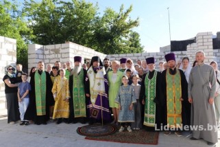 Фото: С верой и надеждой: в центре Лиды заложен камень и капсула в основание здания воскресной школы