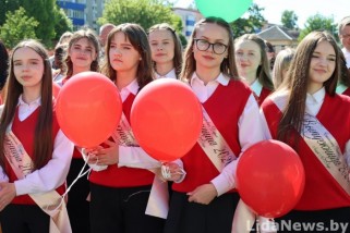 Фото: Прозвенел последний звонок в лицее №1 города Лиды
