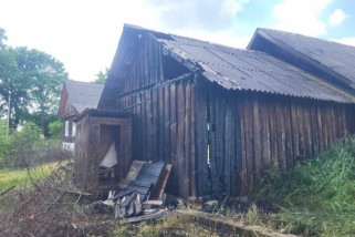 Фото: В Лидском районе из-за сжигания мусора загорелась хозпостройка Фото: В Лидском районе из-за сжигания мусора загорелась хозпостройка