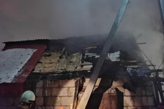 Фото: По ул. Орджоникидзе ночью горел гараж