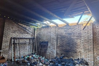 Фото: Заброшенное здание горело в поселке Первомайский Лидского района 