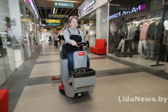 Фото: Уборка без усилий: как в «ЛидаПарк» используют машину для мытья полов