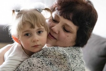 Фото: 6-летней жительнице Лидского района Еве Чапле нужна наша помощь