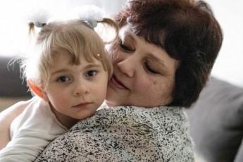 Фото: 6-летней жительнице Лидского района Еве Чапле нужна наша помощь