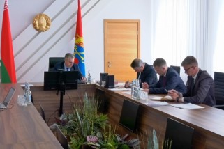 Фото: Александр Версоцкий провёл субботнюю прямую телефонную линию