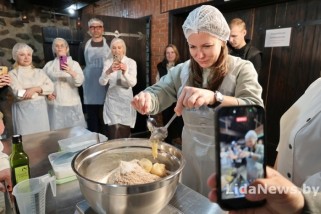 Фото: Готовили колдуны, пекли хлеб и пели под гитару. Блогерская маевка завершилась в туркомплексе «Вольный мельник»