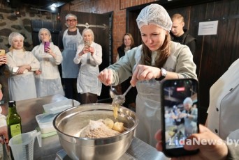 Фото: Готовили колдуны, пекли хлеб и пели под гитару. Блогерская маевка завершилась в туркомплексе «Вольный мельник»