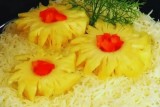 Фото: Новогодний салат с куриным филе и сочным ананасом