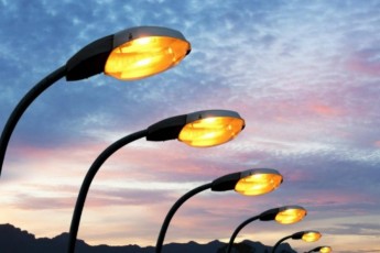 Фото: Кто зажигает фонари: разбираемся, как и где появляется уличное освещение