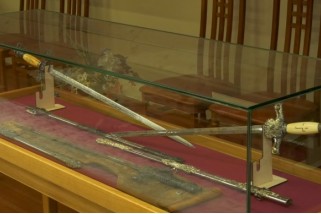 Фото: В Лидском замке открылась частная коллекция холодного оружия Анатолия Гришука