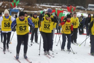 Фото: Около 200 участников посоревновались в лыжном беге в Новогрудском районе