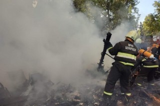 Фото: Пожар в Лиде: хозяйственная постройка уничтожена