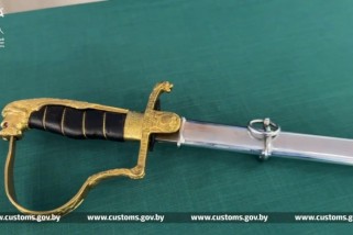 Фото: Попытку незаконного перемещения через границу холодного оружия пресекли гродненские таможенники Фото: Попытку незаконного перемещения через границу холодного оружия пресекли гродненские таможенники
