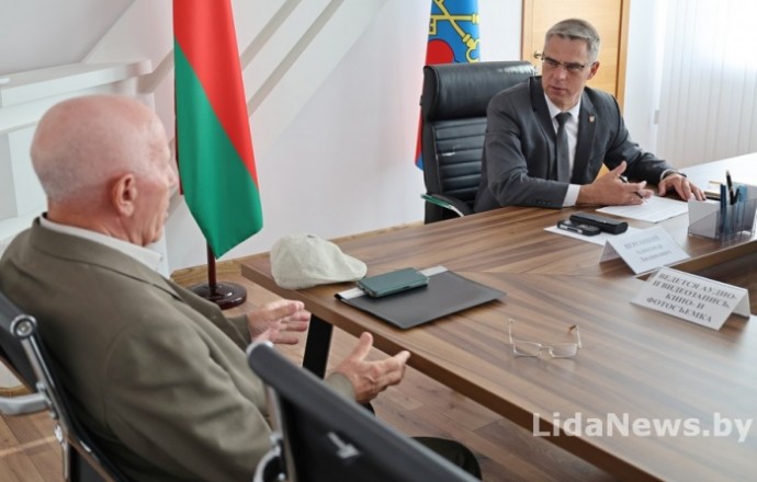 Фото: С чем еще приходили лидчане на прием к Александру Версоцкому?