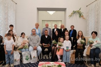 Фото: Сундучок счастья. Льняная рубашка с национальным орнаментом стала оберегом для шести семей