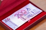 Фото: Национальный банк выпустил в обращение новую банкноту номиналом 200 рублей Фото: Национальный банк выпустил в обращение новую банкноту номиналом 200 рублей
