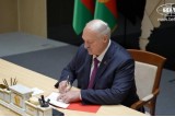 Фото: Александр Лукашенко подписал документ о присоединении Беларуси к Совету мира Фото: Александр Лукашенко подписал документ о присоединении Беларуси к Совету мира