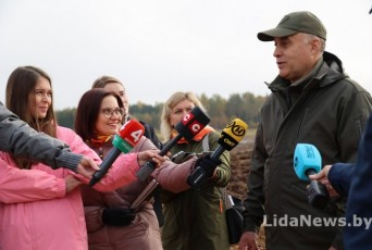 Фото: Государственный секретариат Совета Безопасности принял участие в посадке леса в Ивьевском районе