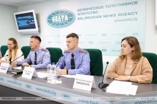 Фото: В Беларуси родителей обяжут защищать детей от вредной информации в интернете