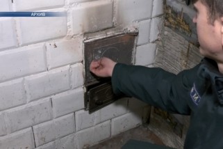 Фото: Работники Лидского РОЧС напоминают гражданам об основных правилах пожарной безопасности при пользовании печами