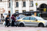 Фото: Двойная оплата такси: что делать, если с карты списались деньги, а водитель взял наличные