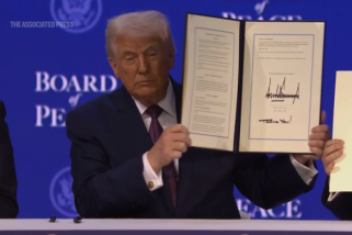 Фото: Трамп подписал Устав Совета мира