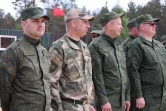Фото: На полигоне 116-й штурмовой авиационной базы «Неман» проходили однодневные сборы с председателями райисполкомов Фото: На полигоне 116-й штурмовой авиационной базы «Неман» проходили однодневные сборы с председателями райисполкомов