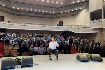 Фото: Лидчину посетил общественный деятель, мотивационный спикер, член паралимпийской сборной Беларуси по плаванию Алексей Талай