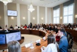 Фото: От ИИ до развития региональной прессы — какие темы будущие журналисты обсудили с министром информации