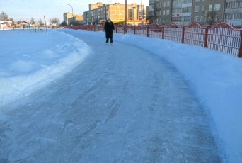 Фото: В Лиде начала работу открытая ледовая площадка