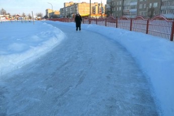 Фото: В Лиде начала работу открытая ледовая площадка