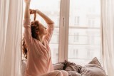 Фото: Стакан воды и пять минут разминки: невролог — о том, как победить утреннюю скованность суставов