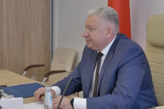 Фото: В Лидском райисполкоме «прямую телефонную линию» и личный приём граждан провёл Алексей Игликов