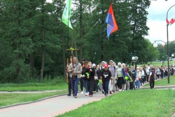 Фото: Лидские паломники держат путь к Иконе Божьей Матери Трокельской Фото: Лидские паломники держат путь к Иконе Божьей Матери Трокельской