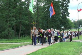 Фото: Лидские паломники держат путь к Иконе Божьей Матери Трокельской Фото: Лидские паломники держат путь к Иконе Божьей Матери Трокельской