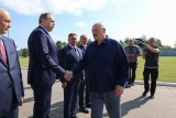 Фото: В графике Президента - тема животноводства. Александр Лукашенко посещает хозяйство, где разводят красную породу коров Фото: В графике Президента - тема животноводства. Александр Лукашенко посещает хозяйство, где разводят красную породу коров