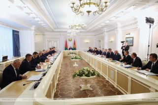 Фото:  Александр Лукашенко собрал совещание с руководством Совета Министров