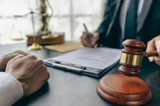 Фото: Лидчанина судили за мошенничество