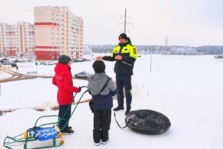 Фото: Неделя повышенного внимания: ГАИ напоминает о безопасности детей в машине и на зимней горке