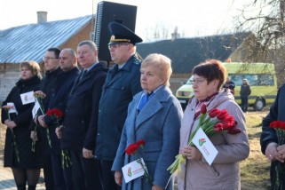 Фото: В деревне Лесники Лидского района состоялся митинг-реквием «Пусть свечи памяти горят!»