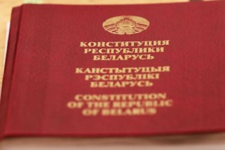 Фото: Президент Беларуси поздравил соотечественников с Днем Конституции